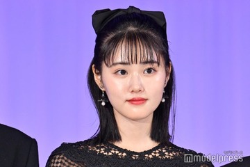原菜乃華、美肩輝くオフショルドレス姿「上品で素敵」「美しい」 画像