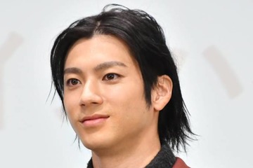 山田裕貴、堤真一との『木の上の軍隊』オフSHOTに反響「いい写真だなぁ」「泣いてしまいそう」 画像