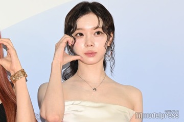 aespaウィンター、大胆変形トップスで美ウエスト披露「圧巻のスタイル」「女神」と反響 画像