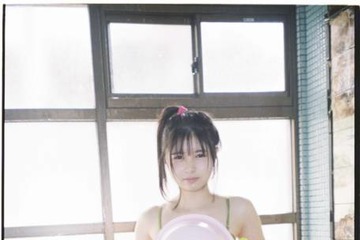 頓知気さきな、“美少女感”あふれる水着SHOT披露！25歳の魅力が詰まったフォトスタイルブック発売決定 画像