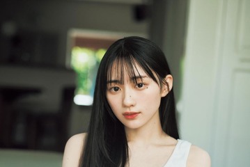 乃木坂46川崎桜、タンクトップ姿で素肌輝く “プク顔”も披露 画像