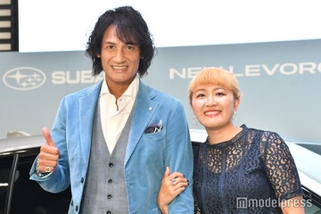 丸山桂里奈、娘が夫・本並健治氏の“顎食べる”写真公開「幸せな光景」「パジャマ姿可愛い」 画像