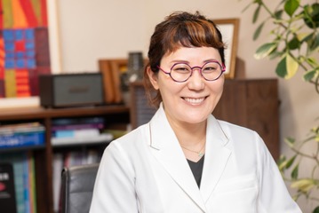 「最近なんだか髪の分け目が薄くなった」そんな更年期世代女性が「知っておくべきこと」は？薄毛の専門家に聞く「薄毛・脱毛症治療の最新事情」 画像
