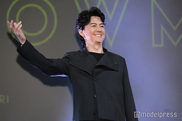 福山雅治、初挑戦のマジックで華麗に登場「今日一番緊張している」 画像