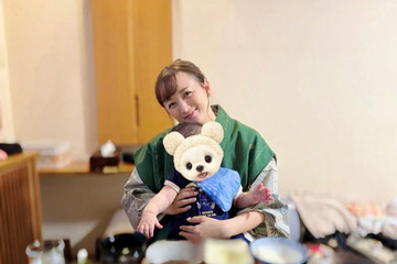 小松彩夏、生後6ヶ月の息子と初の“子連れ温泉旅行”へ！親子2SHOTに反響「かわいい」「幸せですね」 画像