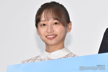 影山優佳、ノースリタイトワンピで透明美肌際立つ「破壊力すごい」「ウエストライン綺麗」の声 画像