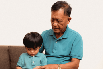 4歳の孫と遊ぶじいじ　孫「大好きだよ！」と言った瞬間⇒頑固なじいじの”意外な反応”に「ほっこり」「尊い」 画像