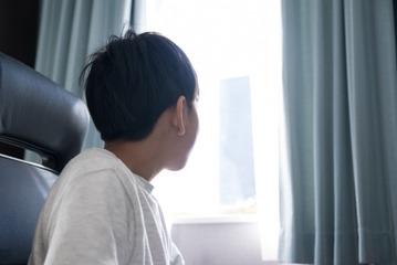 「なんで私だけこんな目に…」仕事、育児、自己啓発、すべてを頑張って「燃え尽きた」ワーママをさらに襲った「息子の不登校」 画像