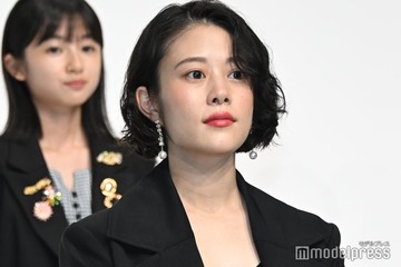 高畑充希、第1子妊娠発表後初の公の場 美脚際立つ“超ミニ丈”衣装で登場【秒速5センチメートル】 画像
