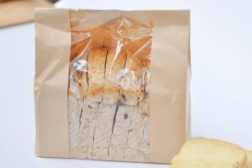家から食パンが消えた…ソファを掃除すると空っぽの袋が→食パンが”まさかの真相”に「あなたでしょ？」「敵は賢い」 画像