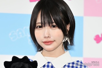 あの、武道館公演記念ショットに反響 ミニ丈×ルーズソックス「美脚すぎる」「スタイルレベチ」 画像