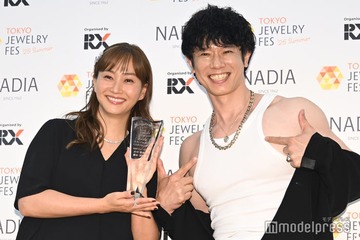 藤本美貴、夫・庄司智春＆娘の手繋ぎショット公開「いつもプリンセス扱いしてくれます」 画像