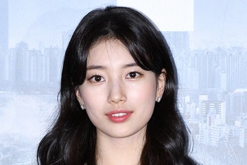 スジ、ミニスカでスラリ美脚際立つ「憧れのスタイル」「秋コーデがお似合い」の声 画像