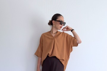 サラッと快適なのに秋らしい。今の季節に万能な【ユニクロ】ストレートパンツ【40代の毎日コーデ】 画像