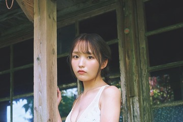 ねお、美くびれのぞく 抜群スタイル際立つ水着ショット公開 画像