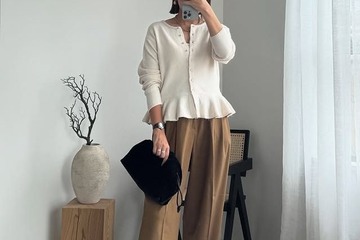 シンプルだけど華やか。大人のフリルは「ニット」で取り入れると、こなれます【40代の毎日コーデ】 画像