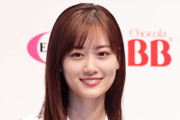「爆美女」山下美月、海外でパシャリ！微笑みSHOTにファンうっとり「ビジュ神ってる！」 画像