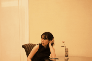 のん、二の腕＆美脚を大胆に見せた私服SHOTに反響「色気出過ぎ」「凛とした大人の女性」 画像