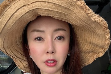 宮崎宣子、2歳息子の初運動会でハプニング 夫が息子を肩車した家族ショットに「微笑ましい」「どんどん大きくなってる」の声 画像