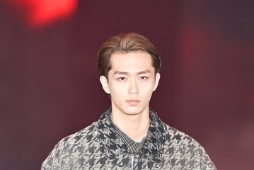 野村康太、オールバックで大人の色気 笑顔封印で雰囲気ガラリ【ガルアワ2025AW】 画像