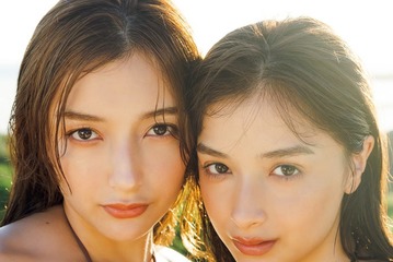 “エリマリ姉妹”Erika＆百瀬まりな、水着姿で抜群スタイル披露「月刊ヤングマガジン」初表紙 画像