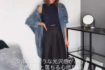 カジュアルと上品を両立。大人にちょうどいい、「てろっと質感デニムシャツ」スタイル【40代の毎日コーデ】 画像