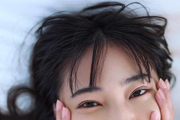 声優・矢野妃菜喜、ヘルシーな肌見せ姿でニッコリ！沖縄を舞台にした1st写真集で開く“新たな扉” 画像