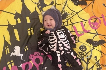 辻希美、次女の可愛らしいハロウィンSHOT披露「今日のあたちは誰よりも早く仮装してるよ」 画像