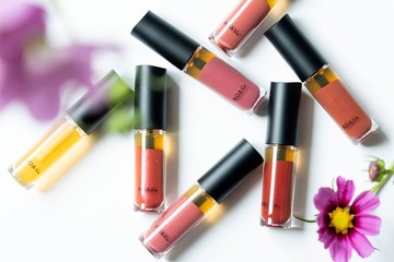 急に乾燥が進むこの時期に神すぎる、ROAlívのリップカラー美容液「ハニーラスター」。全6色のうち「これはモテるでしょ…」な1本とは？ 画像