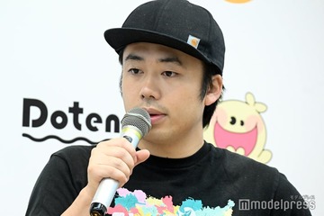 フィッシャーズ・シルクロード、1歳息子の抱っこショット公開「楽しそうで何より」「斬新な遊びしてる」と反響 画像