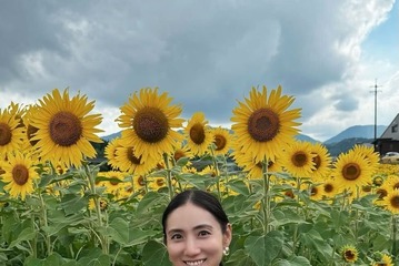 紗綾、第2子妊娠を報告 ふっくらお腹も公開「来年3月に誕生予定です」 画像