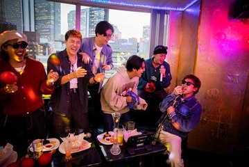 GENERATIONS、グループとして10年ぶり写真集決定＆200P超え特装版も 6人での撮影は「馴染みのある場所ばかり」【Footprints】 画像