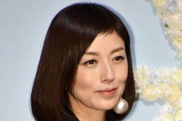 高岡早紀、“似合うものは変わる”50代からのファッション＆ヘアのこだわり「綺麗めファッションが多くなった」 画像