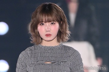SAY MY NAME本田仁美、ミニ丈からスラリ美脚披露「スタイル抜群で目を奪われた」「大人っぽい」と反響 画像