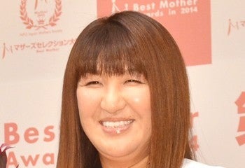 北斗晶、巨大クリスマスツリー飾り付けの様子公開「想像以上に大きい」「お孫さんも喜びそう」の声 画像