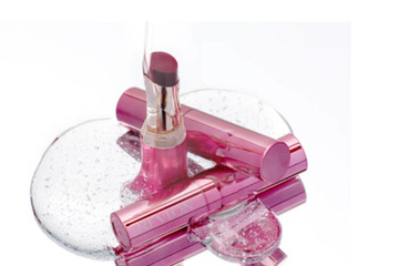 レブロン、うるおってツヤめく“水膜ツヤリップ”に甘やかしミルキーブラウンが新登場！ 画像