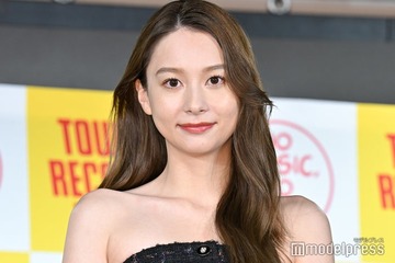 モデル・Niki、ミニキャミドレスで抜群スタイル披露 バースデーショットに「美脚が眩しすぎる」「女神降臨」と反響 画像