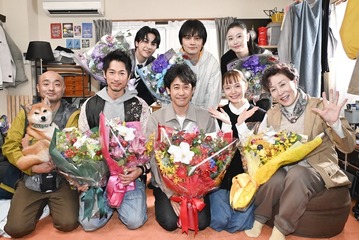 大泉洋主演「ちょっとだけエスパー」“エスパー8人”クランクアップ 宮崎あおいは号泣・大泉は続編に意欲「来月くらいからまた撮り始めても」 画像