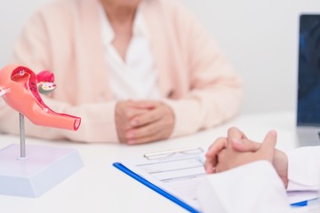 「閉経する年齢は遺伝しますか？」閉経年齢そのものの予測は難しくても、血液検査で「卵巣の状態」は判定できる！【40代50代が向き合う更年期】 画像