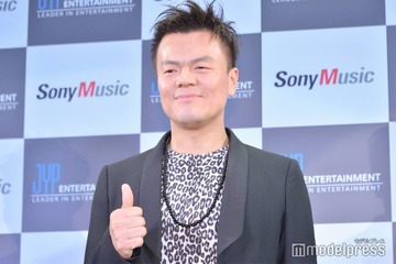 J.Y. Park、娘2人とのリハーサル写真公開「パパの顔してる」「身長差が可愛い」の声 画像