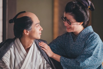 「拍子木、聞こえねぇんだけど」48歳で散った江戸のメディア王・蔦屋重三郎。それぞれの「天罰」「救済」そして瀬川のその後。“べらぼう”最終回が描いた「夢噺」とは【NHK大河『べらぼう』第48回】 画像