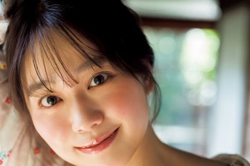 「水ダウ」名探偵津田で話題の美女、ふんわり美バスト際立つ 100年前の大正へタイムスリップ？ 画像