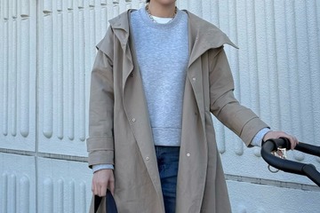 明るめカラーの冬ベーシック。トレンチコート×デニムでつくる大人のきれいめカジュアル 【40代の毎日コーデ】 画像