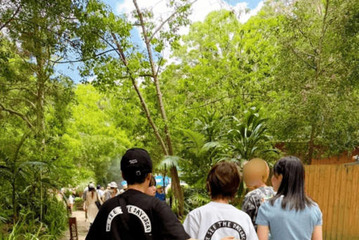 渡辺満里奈、夫・名倉潤とのペアルックSHOT披露！年末年始は海外へ「家族でのんびり楽しく」 画像