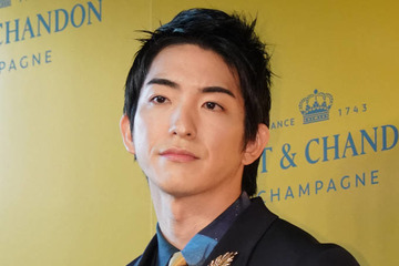 前田公輝、雰囲気ガラリのブルーヘアSHOTにファンうっとり「ほんとカッコイイ」「お美しい…」 画像