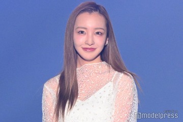 板野友美、シースルートップスで大人ガーリーな雰囲気 ファンサービスに会場沸く【TGCしずおか2026】 画像