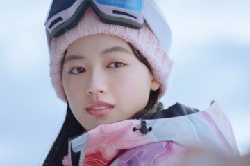 上坂樹里「JR SKISKI」新CMでスキーに挑戦！学生たちのキラキラな“青い冬”を描く 画像