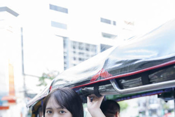 蓬莱舞、美谷間チラリの肌見せSHOTにドキッ！タイを舞台に抜群スタイルで魅せる 画像