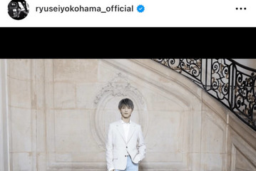 横浜流星、雰囲気ガラリのシルバーヘアSHOTに反響「超絶素敵」「髪色似合ってます」 画像