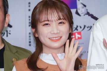 秋元真夏、ハワイでのキャミワンピ姿に絶賛の声「透明感すごい」「見かけたら絶対二度見する」 画像